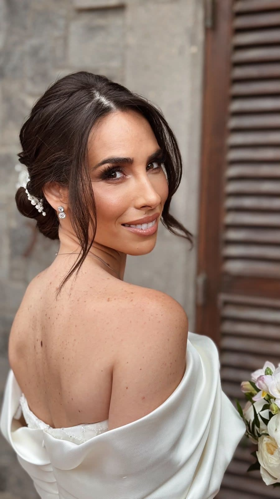 Recogido y maquillaje natural de una novia