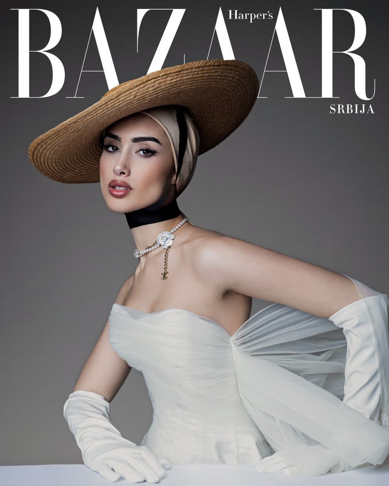 Portada de Harper's Bazaar Serbia con maquillaje de Andony Artiles